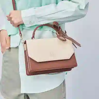 稻草人 可爱萌宠小熊点缀 撞色 聚氨酯革 风琴造型多隔层 单肩包手提包小方包斜挎包 常规 女款 杏色/红棕/灰绿