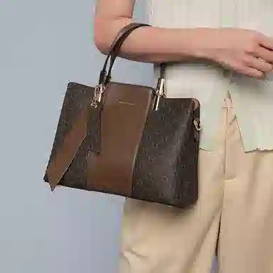 稻草人 包包女包大容量百搭高级感 小众百搭实用通勤 聚氨酯 斜挎单肩包手提包 常规 女款 深棕色