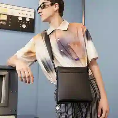 稻草人 简约纯色商务休闲大容量 牛皮革 斜挎公文包单肩包 常规 男款