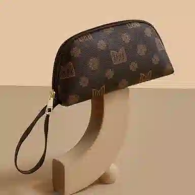 稻草人 高级感印花百搭复古老花时尚简约轻便实用通勤 聚氯乙烯革 手拿包 女款 深棕色/卡其