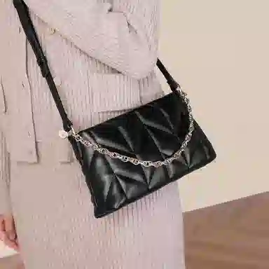 稻草人 高级感链条小众菱格设计 聚氨酯革 斜挎包 女款 黑色