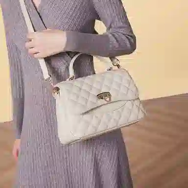 稻草人 百搭时尚小香风菱格链条 聚氨酯 手提包 中号 女款 月光白/子夜黑