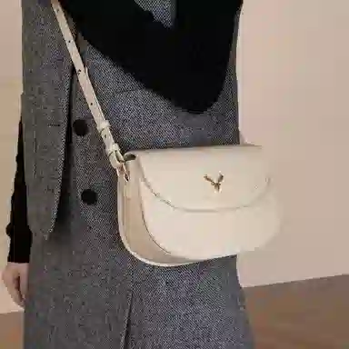 稻草人 小众时尚鹿头 百搭款通勤休闲潮流高颜值气质简约洋气 人造革 小方包单肩斜挎包 女款 黑色/米白