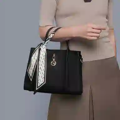 稻草人 简约百搭丝巾大容量通勤款 牛皮革拼合成革 手提包托特包斜挎包单肩包 女款 黑色/米白