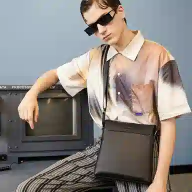 稻草人 简约纯色商务休闲大容量 牛皮革 斜挎公文包单肩包 常规 男款