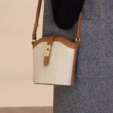 稻草人 小香风菱格压印小众百搭 牛皮革拼合成革 单肩斜挎包 女款 黑色/米白