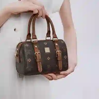 稻草人 小众可爱印花高级感简约百搭通勤波士顿包 聚氯乙烯革拼聚氨酯革 单肩斜挎手提包 常规 女款 米白/深棕/粉色