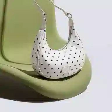 稻草人 波点爱心精致百搭轻便实用通勤 聚氨酯革 新月包单肩包 常规 女款 多色