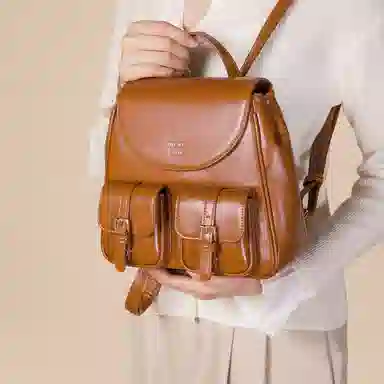 稻草人 高级感复古学院风通勤百搭小众上班 聚氨酯革 双肩包 女款 黑色/黄棕