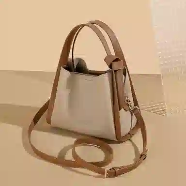 稻草人 可爱少女小众设计时尚潮流 聚氯乙烯革 菜篮子包斜挎包手提包单肩包 小号 女款 子夜黑/麦芽杏/月光白