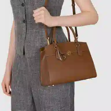 稻草人 百搭时尚风字母徽章 高级感车缝线上班族通勤 人造革 手提单肩斜挎包 女款 黑色/棕色/卡其