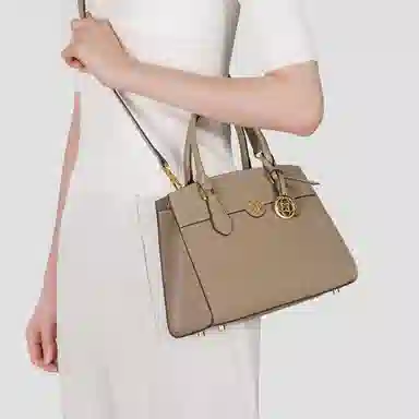 稻草人 百搭时尚风字母徽章 高级感车缝线上班族通勤 人造革 手提单肩斜挎包 女款 黑色/棕色/卡其