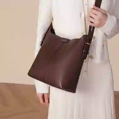 稻草人 高级感简约时尚通勤腋下百搭复古实用上班族 聚氨酯 斜挎包 常规 女款 棕色/咖色