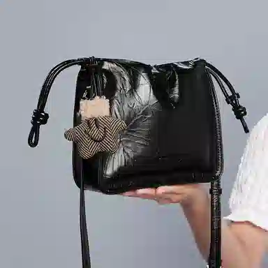 稻草人 设计感褶皱手抓纹 聚氨酯革 单肩包斜挎包 常规 女款 静谧黑/焦糖棕