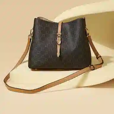 稻草人 经典老花纹印花可调节肩带 聚氨酯 水桶包单肩包斜挎包 常规 女款 深棕色/卡其