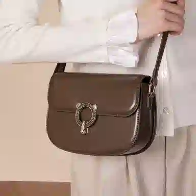 稻草人 精致可爱时尚百搭小众休闲简约日常通勤多隔层 人造革 马鞍包单肩包 女款 多色