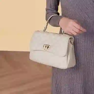 稻草人 百搭时尚小香风菱格链条 聚氨酯 手提包 中号 女款 月光白/子夜黑