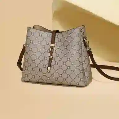 稻草人 经典老花纹印花可调节肩带 聚氨酯 水桶包单肩包斜挎包 常规 女款 深棕色/卡其