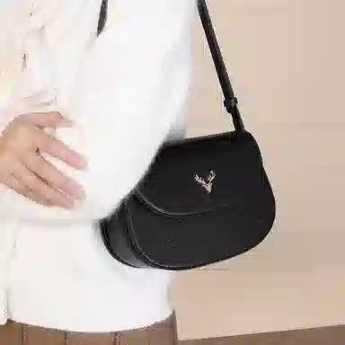 稻草人 小众时尚鹿头 百搭款通勤休闲潮流高颜值气质简约洋气 人造革 小方包单肩斜挎包 女款 黑色/米白