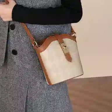 稻草人 小香风菱格压印小众百搭 牛皮革拼合成革 单肩斜挎包 女款 黑色/米白