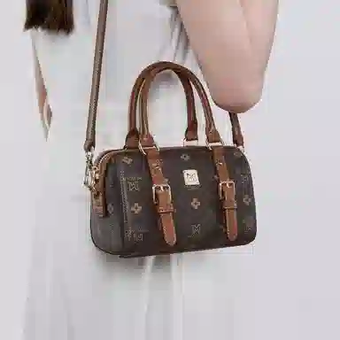 稻草人 小众可爱印花高级感简约百搭通勤波士顿包 聚氯乙烯革拼聚氨酯革 单肩斜挎手提包 常规 女款 米白/深棕/粉色