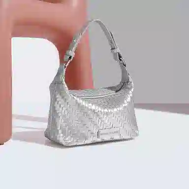 稻草人 精致时尚小众编织休闲百搭高级感轻便通勤实用 聚氨酯革 单肩斜挎手提包 女款 黑色/杏色/银色