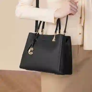 稻草人 高级感金属徽章时尚百搭通勤 牛皮革拼合成革 手提包 女款 多色