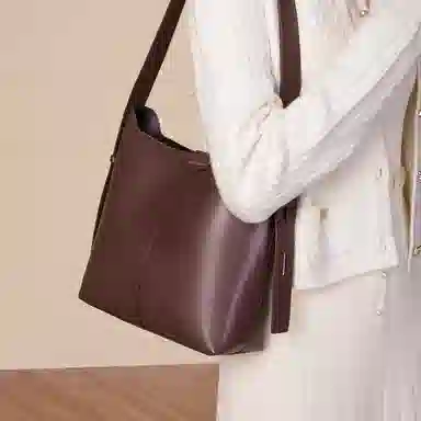 稻草人 高级感简约时尚通勤腋下百搭复古实用上班族 聚氨酯 斜挎包 常规 女款 棕色/咖色