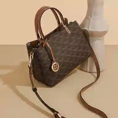 稻草人 简约时尚老花满印复古高级感大容量通勤 聚氯乙烯革 单肩斜挎包手提包 常规 女款 摩卡咖/卡其杏/优雅白