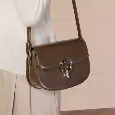 稻草人 精致可爱时尚百搭小众休闲简约日常通勤多隔层 人造革 马鞍包单肩包 女款 多色