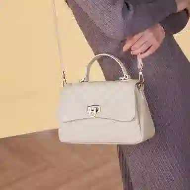 稻草人 百搭时尚小香风菱格链条 聚氨酯 手提包 中号 女款 月光白/子夜黑