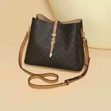 稻草人 经典老花纹印花可调节肩带 聚氨酯 水桶包单肩包斜挎包 常规 女款 深棕色/卡其