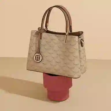 稻草人 简约时尚老花满印复古高级感大容量通勤 聚氯乙烯革 单肩斜挎包手提包 常规 女款 摩卡咖/卡其杏/优雅白