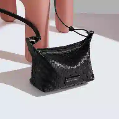 稻草人 精致时尚小众编织休闲百搭高级感轻便通勤实用 聚氨酯革 单肩斜挎手提包 女款 黑色/杏色/银色