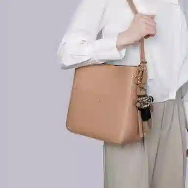 稻草人 潮流高颜值百搭上课通勤 聚氨酯革 腋下包水桶包单肩包 女款 咖色/杏色