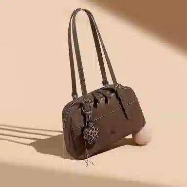 稻草人 花样豹纹挂件百搭时尚甜酷少女通勤精致波士顿包 合成革 单肩包 常规 女款 多色