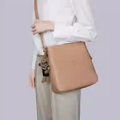 稻草人 潮流高颜值百搭上课通勤 聚氨酯革 腋下包水桶包单肩包 女款 咖色/杏色