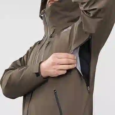 HELLY HANSEN