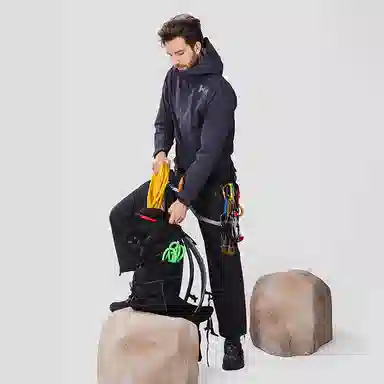 HELLY HANSEN