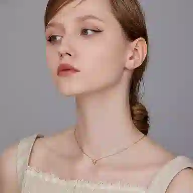 925