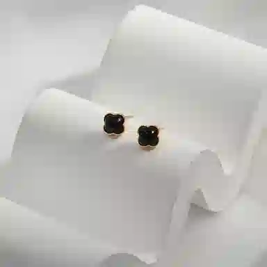 925