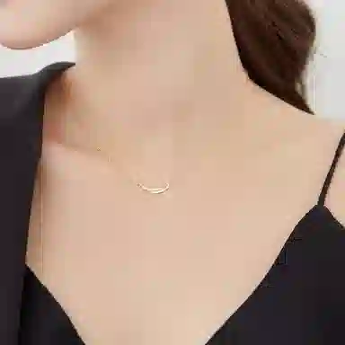 925