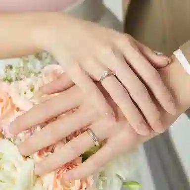 925