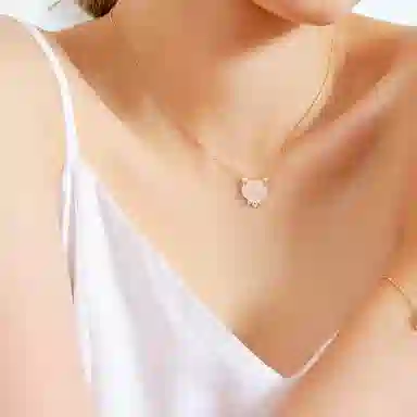 925