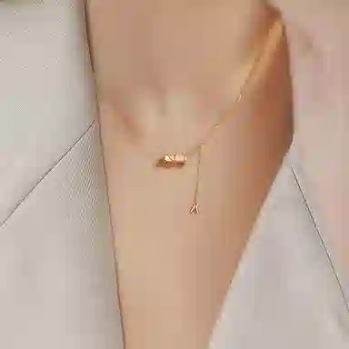 925