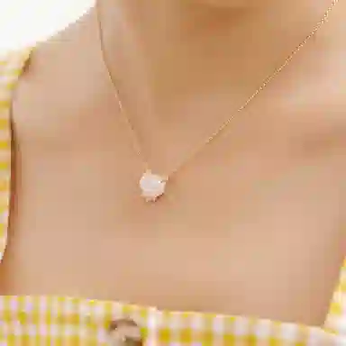 925