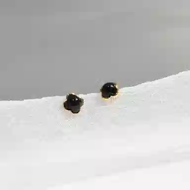 925
