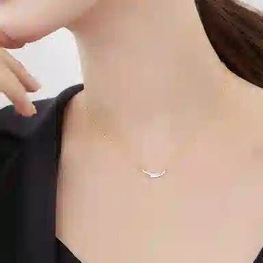 925