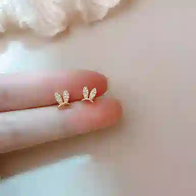 925