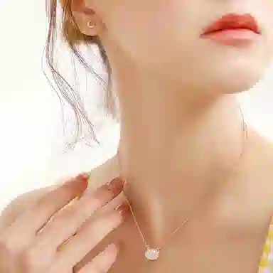925